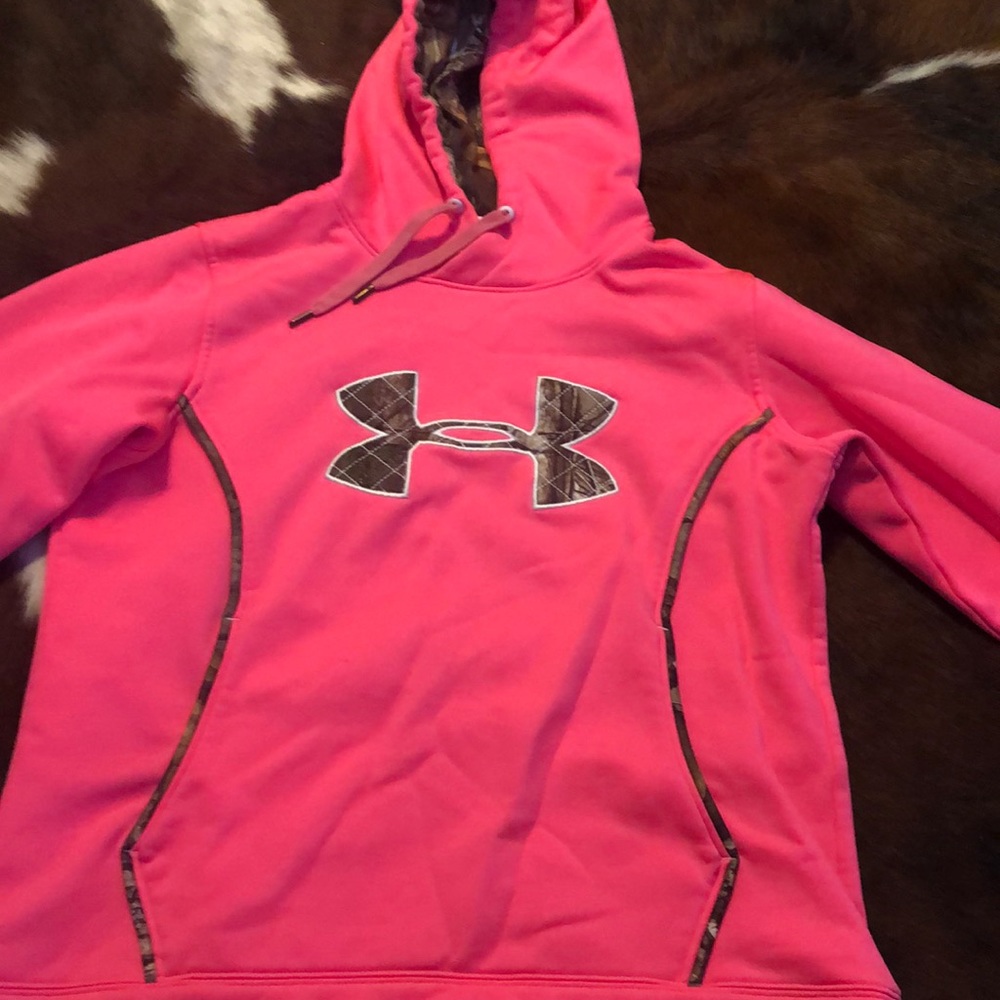 Women’s Under Armor sweatshirt